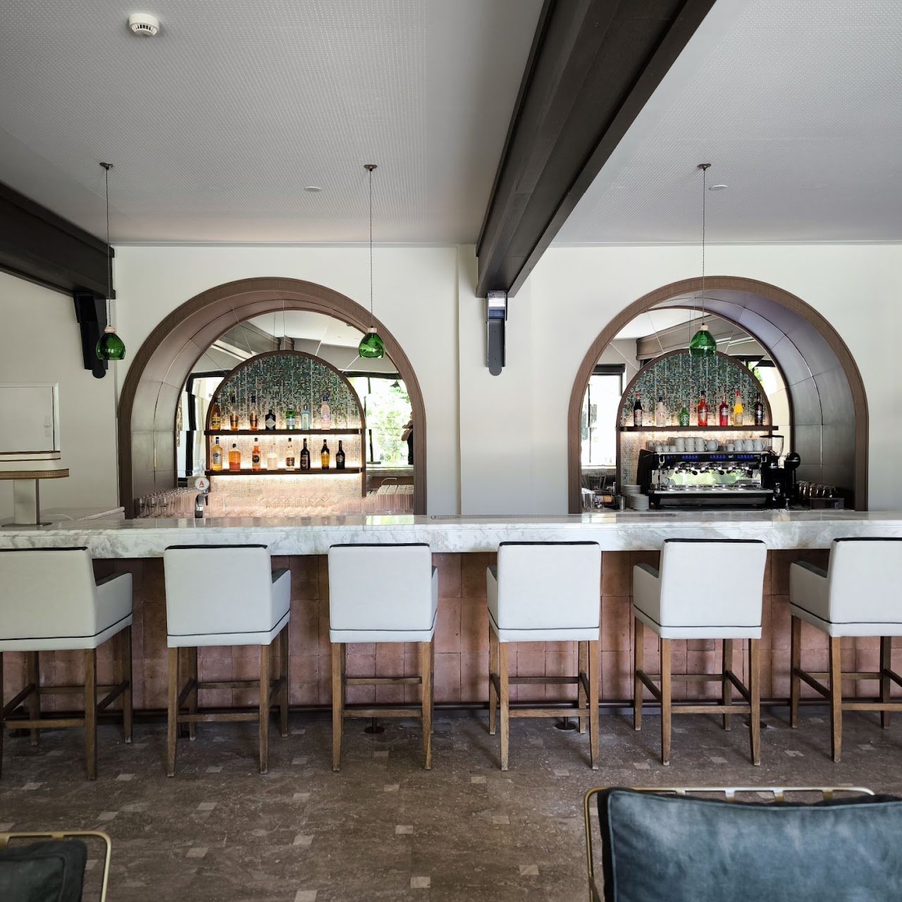 Μεταλλικό DayBar σε καμάρα με καθρέπτη extraclear ηλεκτροστατική βαφή AkzoNobel
