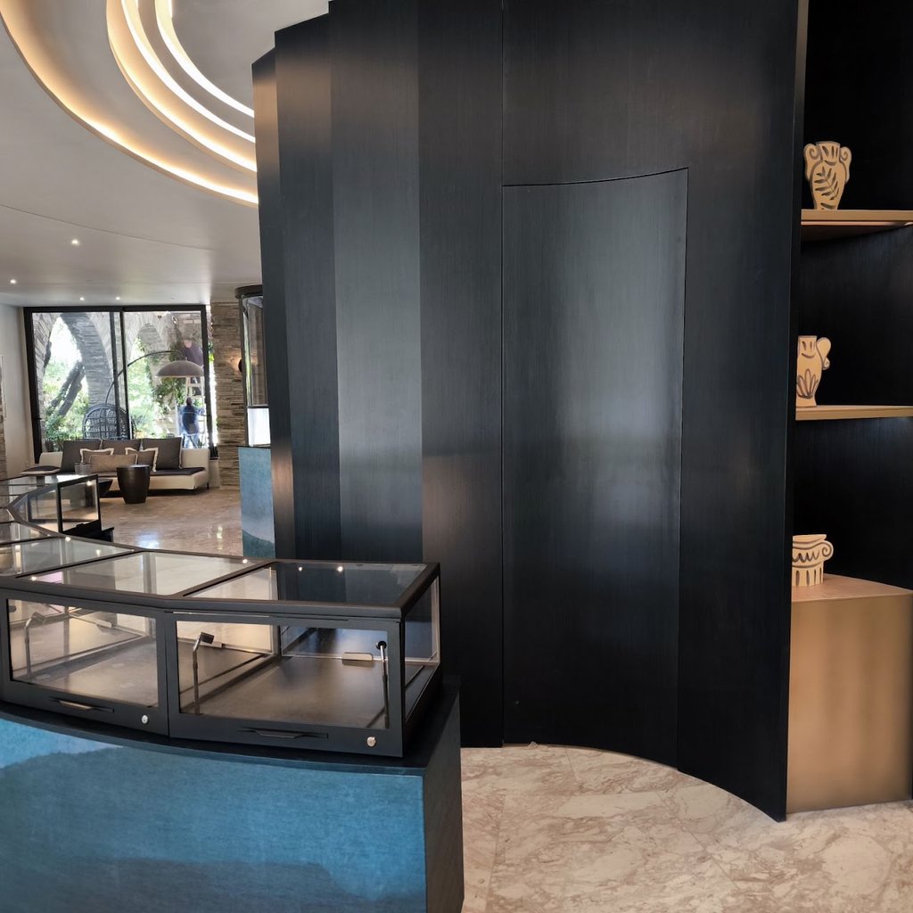 Reception BackWall με κρυφή πόρτα ημικυκλική σε σχήμα κούρμπας